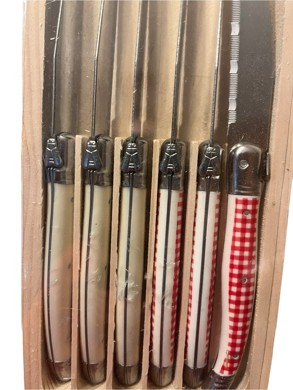 New Laguiole de Table Steak Knife Set - Red Gingham & Cream Handles Set of 6 - Picture 3 of 5